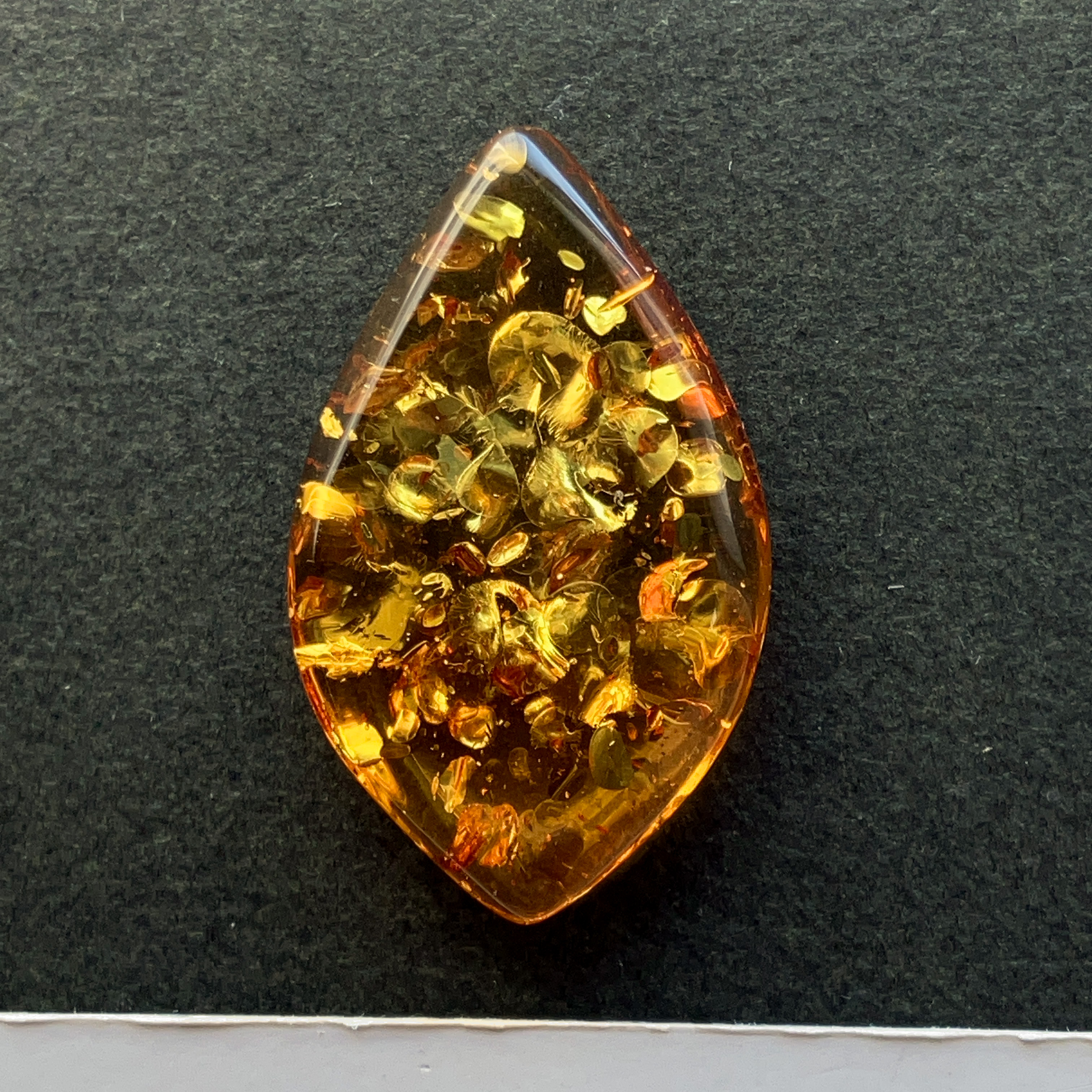 バルティックアンバー[238] 27x17mm 8Cts