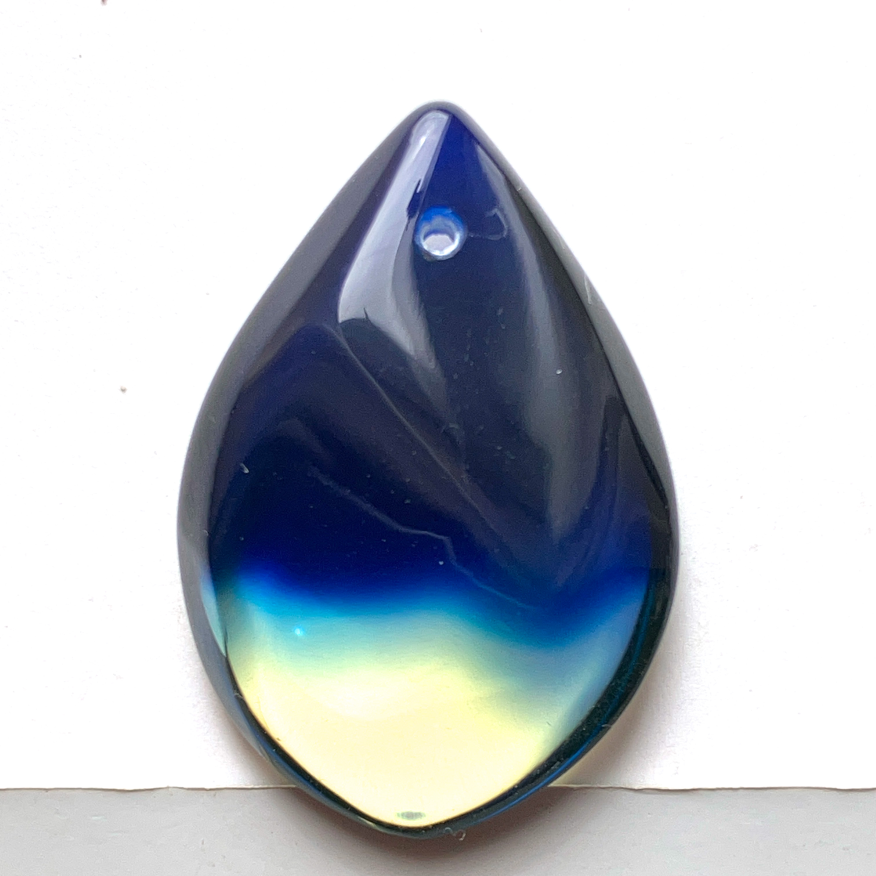 穴あきサファイヤブルーアンバー[252] 35x24mm 16Cts