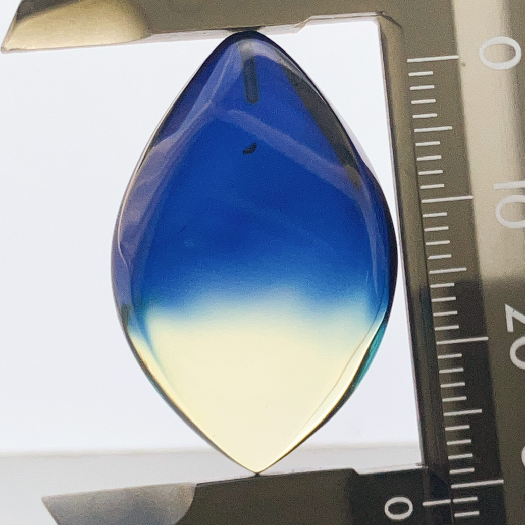 片穴サファイアブルーアンバー[276] 31x21mm 14Cts