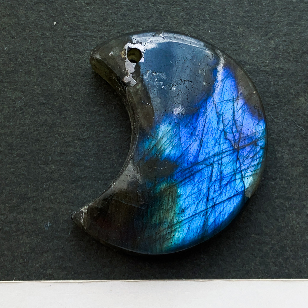 穴あき月形ラブラドライト[765] 27x17mm 35Cts