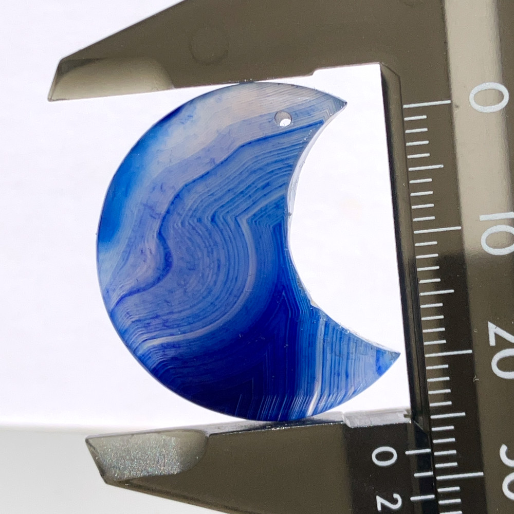 穴あきオニキスアゲート月形[m27] 28x16mm 27Cts