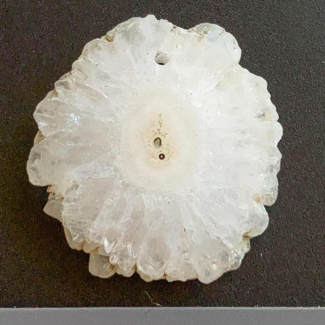 穴あきソーラークォーツ[154] 36x35mm 66Cts