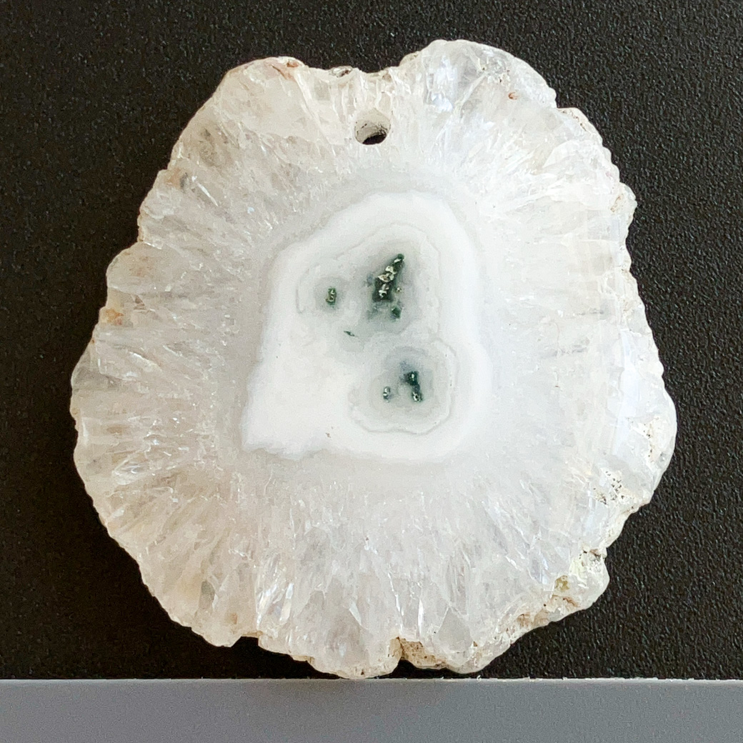 穴あきソーラークォーツ[156] 38x36mm 68Cts