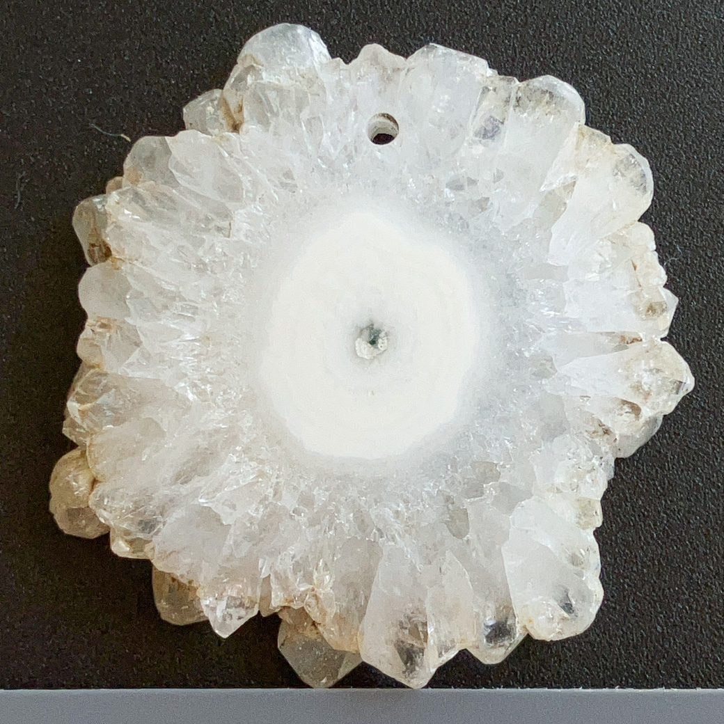 穴あきソーラークォーツ[157] 42x38mm 72Cts